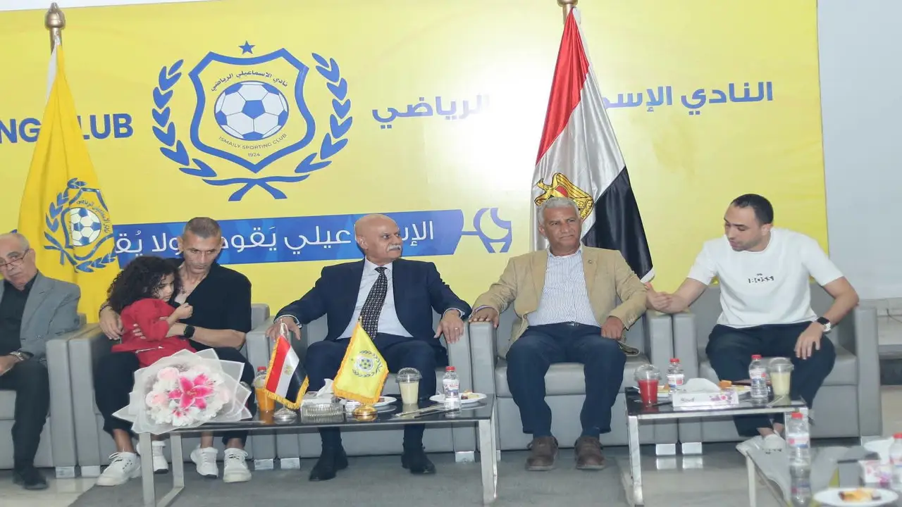 الإسماعيلي يحتفل بسعفان الصغير بعد إنجاز منتخب مصر في المونديال